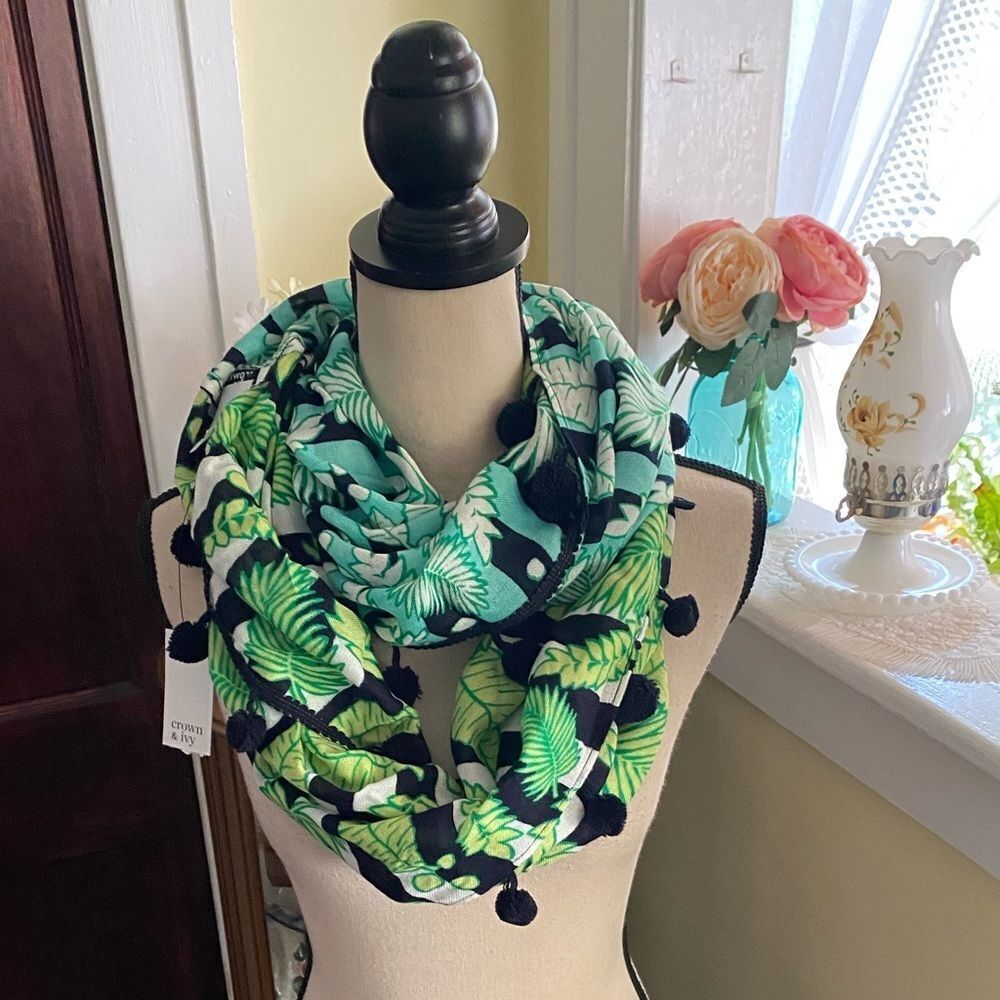 Crown & Ivy NWT Infiniti Scarf